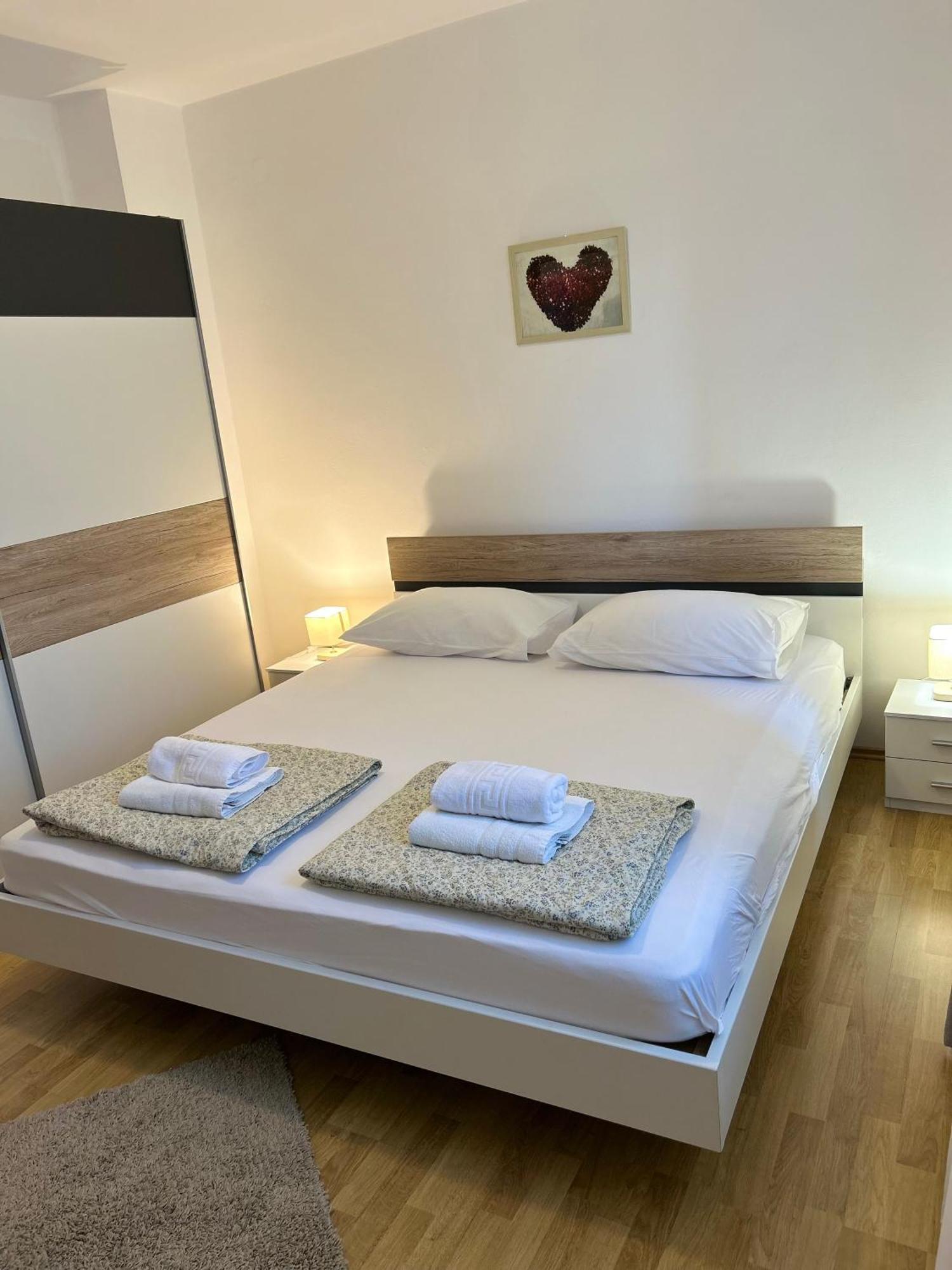 Apartments Marina Sveti Filip i Jakov Exteriör bild