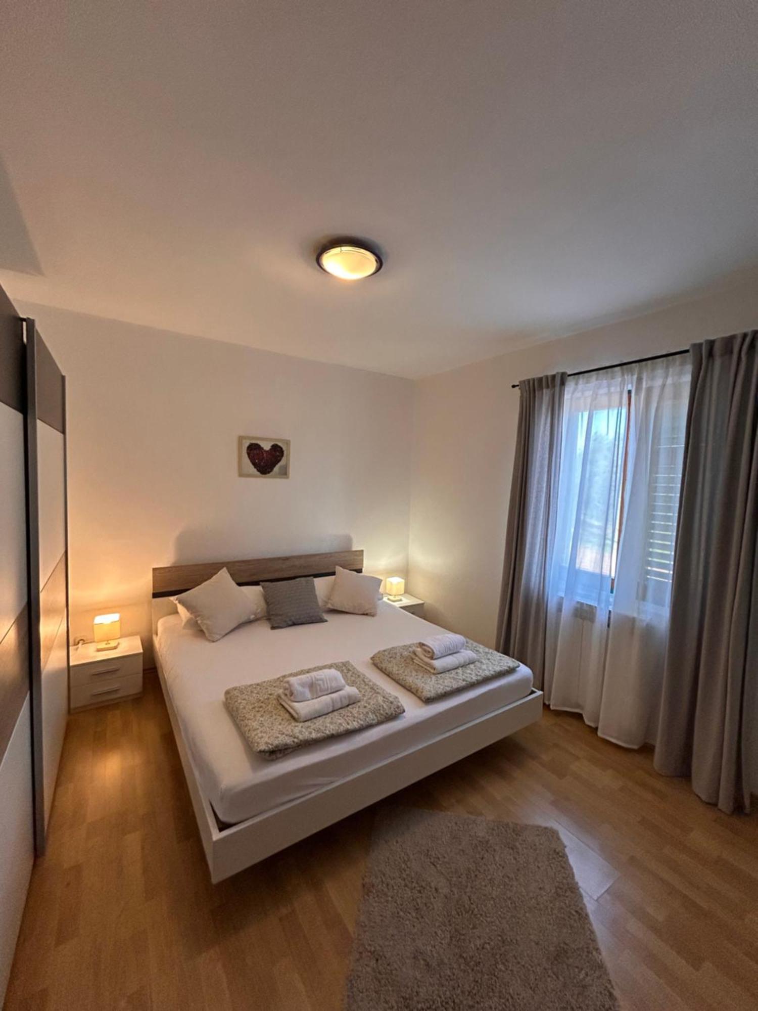 Apartments Marina Sveti Filip i Jakov Exteriör bild